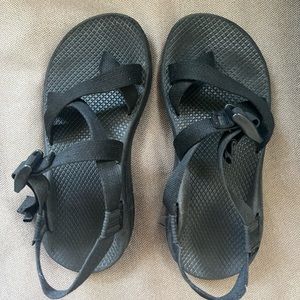 Size 8 wide women’s chacos